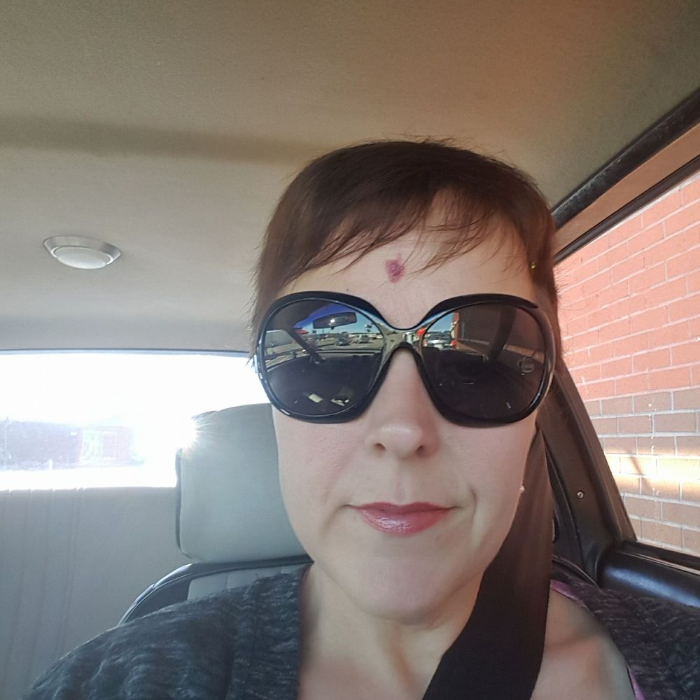 Meet your Posher, Selena